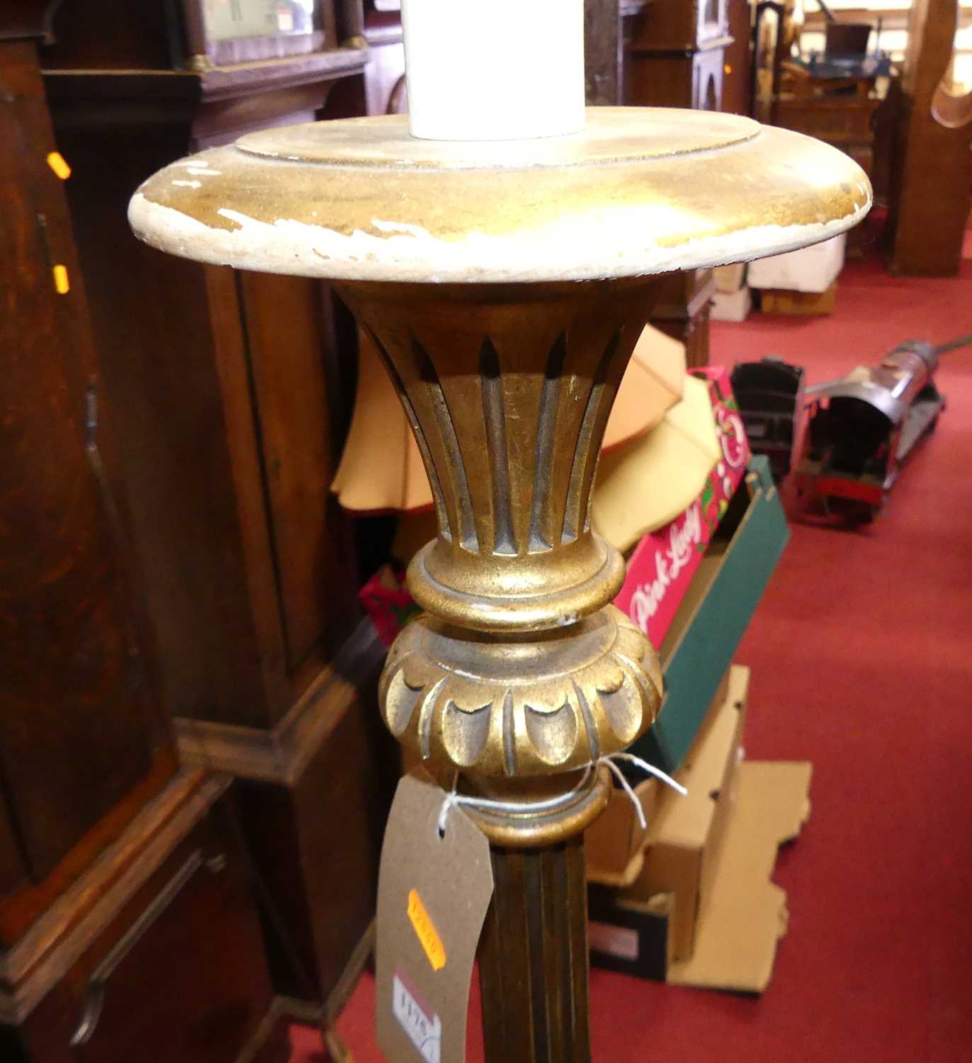 A gilt wood floral decorated and fluted standard lamp, together with a brass standard lamp with rise - Image 2 of 4