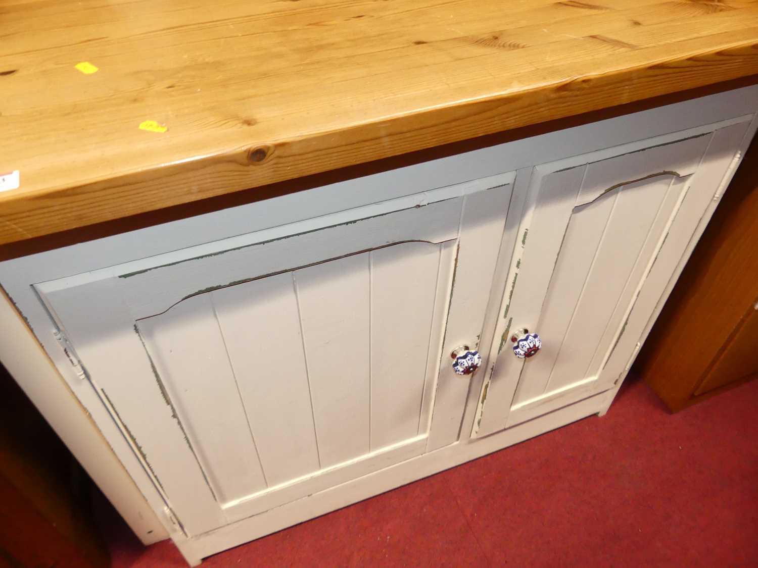 A modern pine and part white painted dresser, having two-tier open plate rack over base with twin - Image 4 of 4