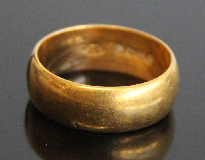 A 22ct gold court shaped wedding band, sponsor JG, 7.9g, size L - Image 3 of 4