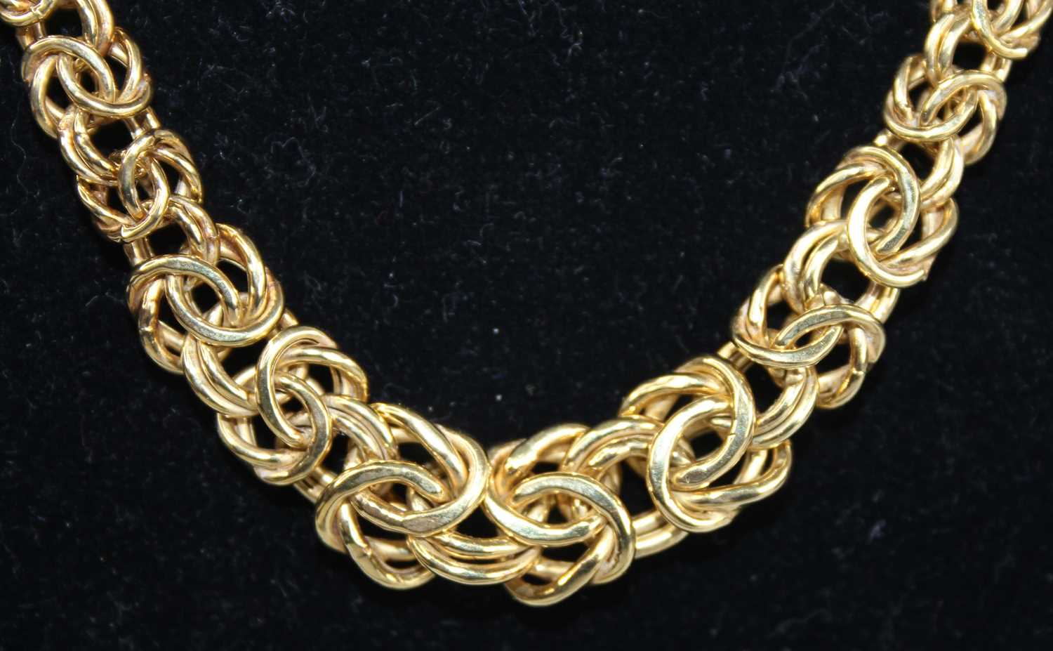 A modern 9ct gold graduated Byzantine link necklace, 13.5g, length 50cm In excellent condition - Image 2 of 4