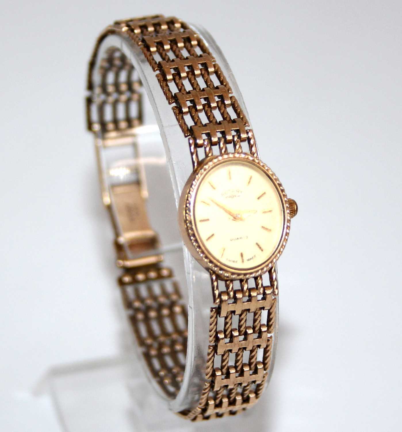 A lady's Rotary quartz 9ct gold cased bracelet watch, having a signed oval dial with baton - Image 2 of 6