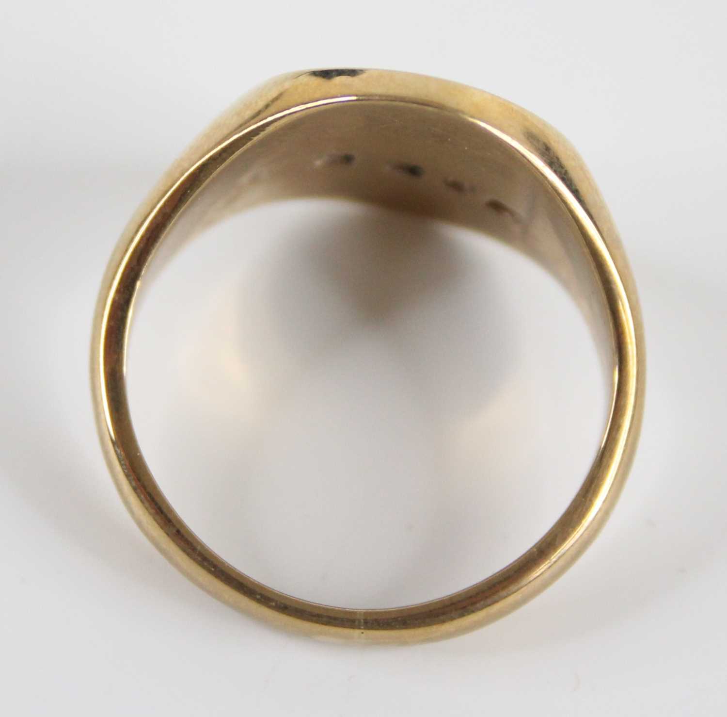 A gent's 9ct gold signet ring, having half engraved bezel, 8.5g, Birmingham 1975, sponsor EJ Ltd, - Image 5 of 5
