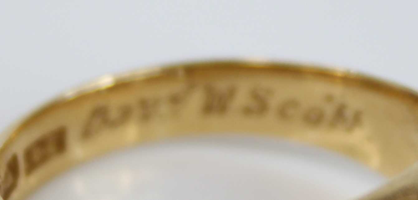 A gent's 18ct gold diamond three-stone ring, the flush set graduated old cushion cuts total weight - Image 5 of 5