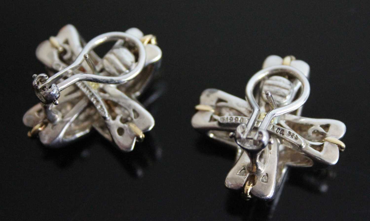 A pair of yellow and white metal Tiffany & Co cross shaped clip earrings, having ropetwist detail - Image 2 of 3