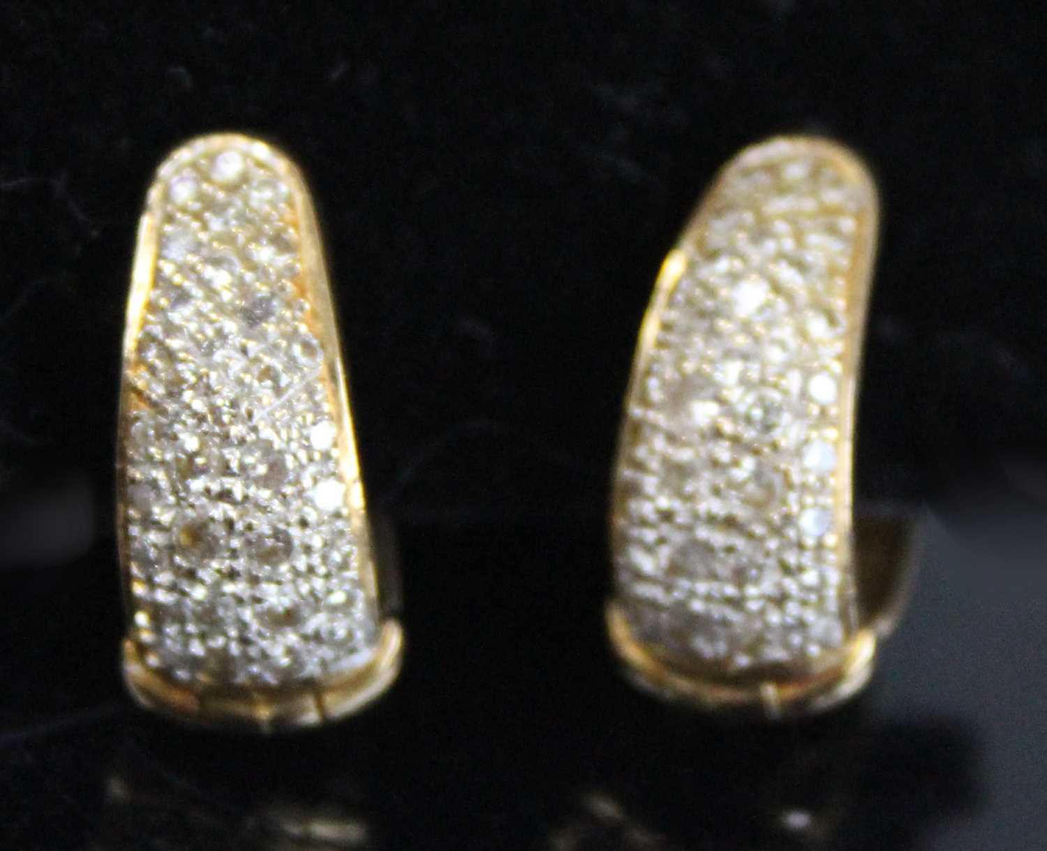 A pair of yellow metal diamond hinged huggy hoop earrings, each with 33 round brilliant cut diamonds - Image 5 of 6