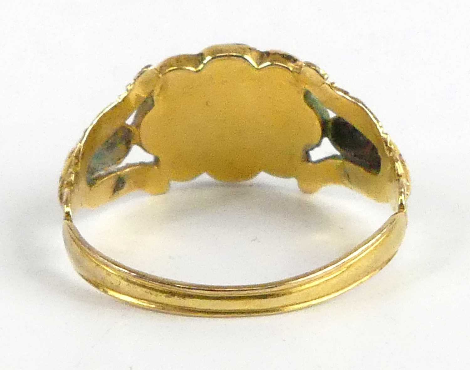 A yellow metal 19th century memorial ring, having a 4.2mm x 2.7mm rectangular garnet cabochon within - Image 3 of 6