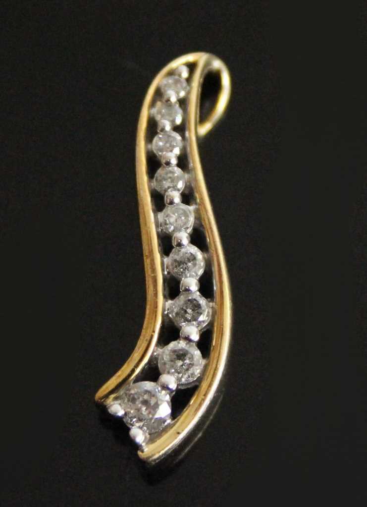 A yellow metal diamond curved bar pendant, comprising nine graduated round brilliant cut diamonds in