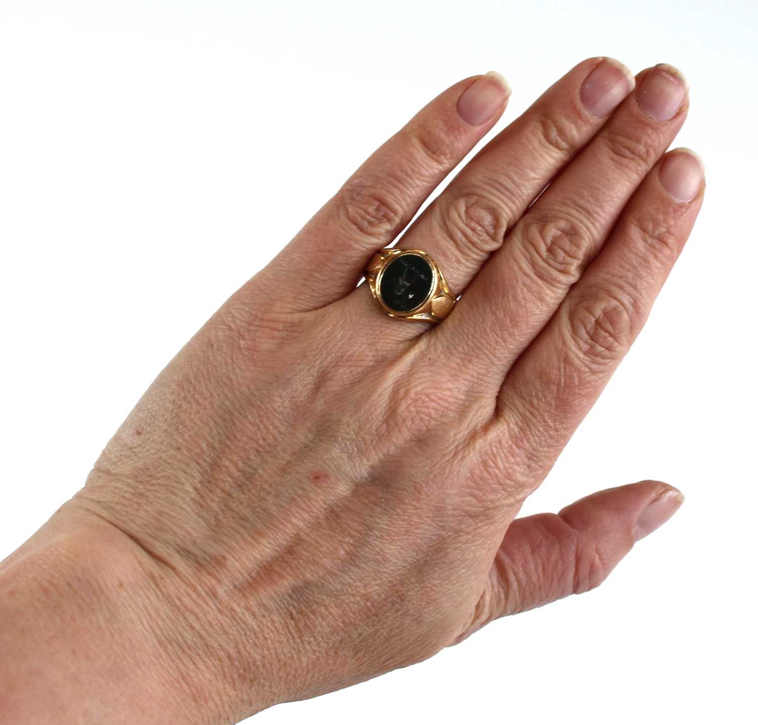 An 18ct gold and bloodstone set gent's signet ring, the bloodstone with relief carved armorial, - Image 7 of 8