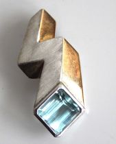 David Vangelder of Paris - a white metal and yellow gold aquamarine set 'lightning' brooch, the