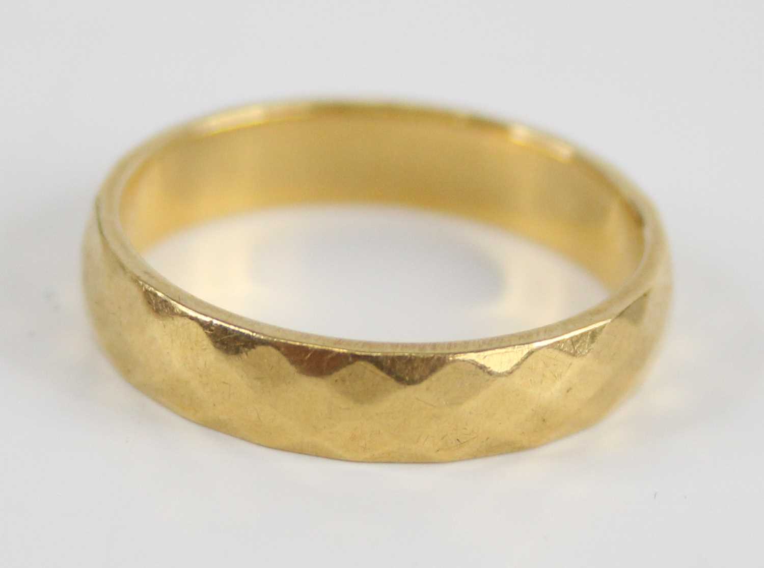 An 18ct gold and faceted quartz shaped wedding band, sponsor CG&S, London 1974, 4g, size M½ - Image 3 of 6