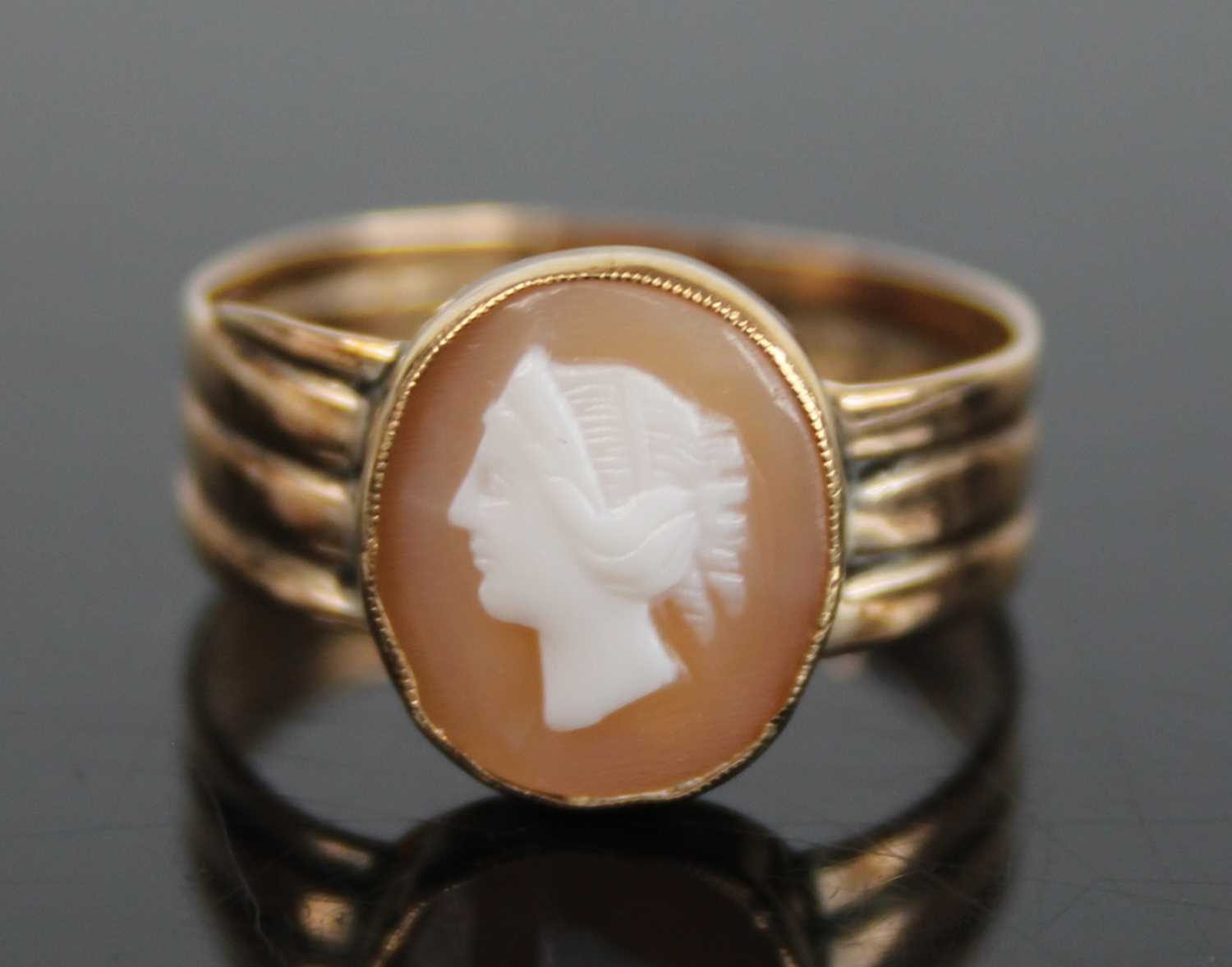 A George V 9ct gold carved shell cameo ring, the cameo measuring approx 11 x 9mm, on a triple reeded