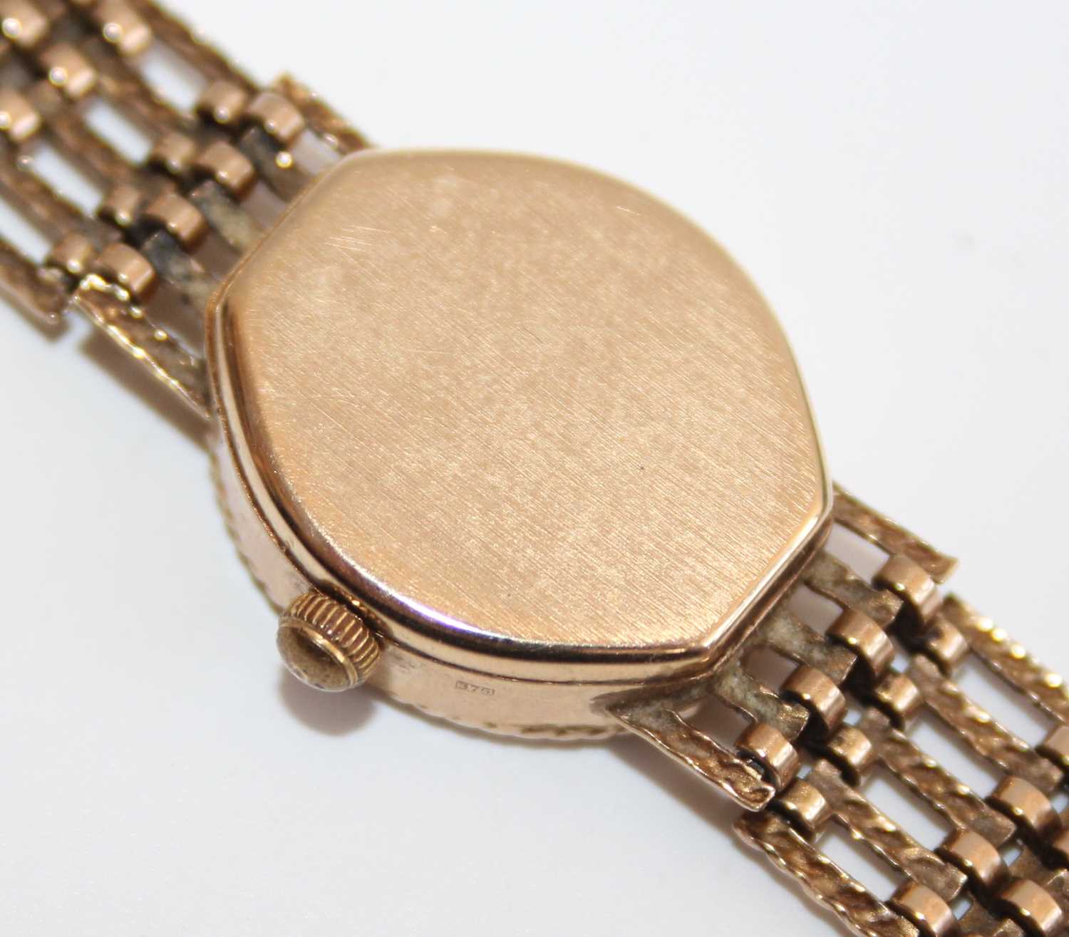 A lady's Rotary quartz 9ct gold cased bracelet watch, having a signed oval dial with baton - Image 5 of 6