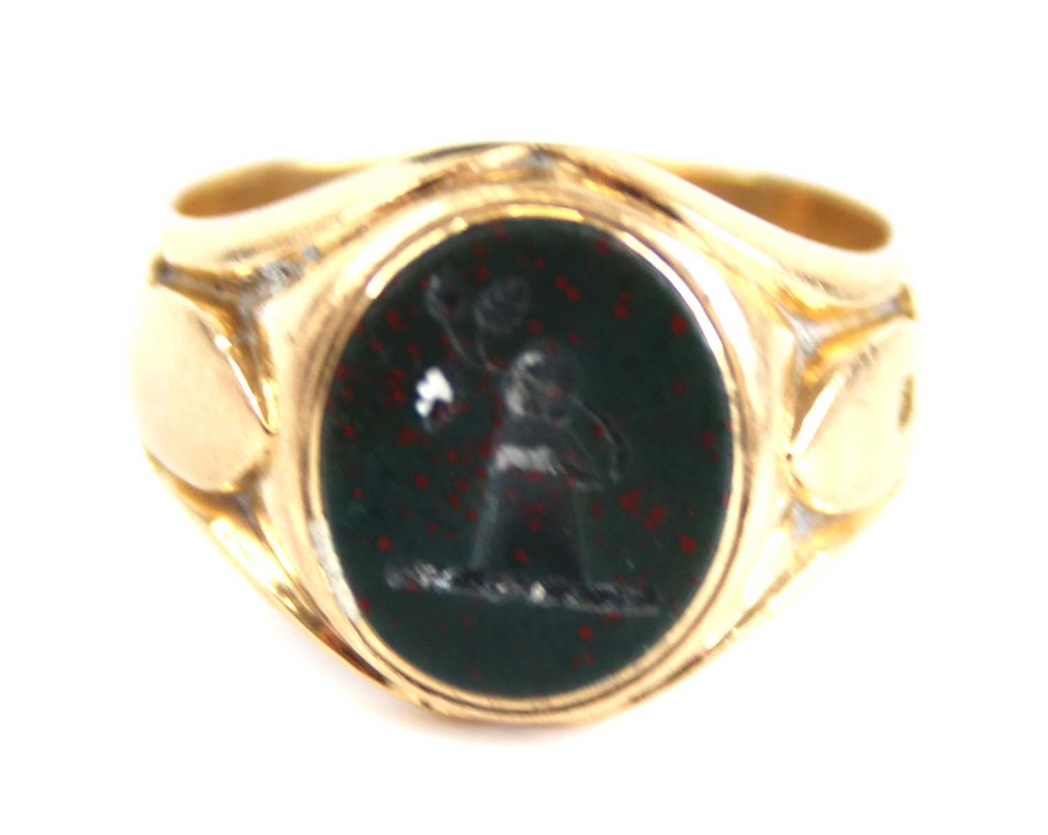 An 18ct gold and bloodstone set gent's signet ring, the bloodstone with relief carved armorial, - Image 2 of 8