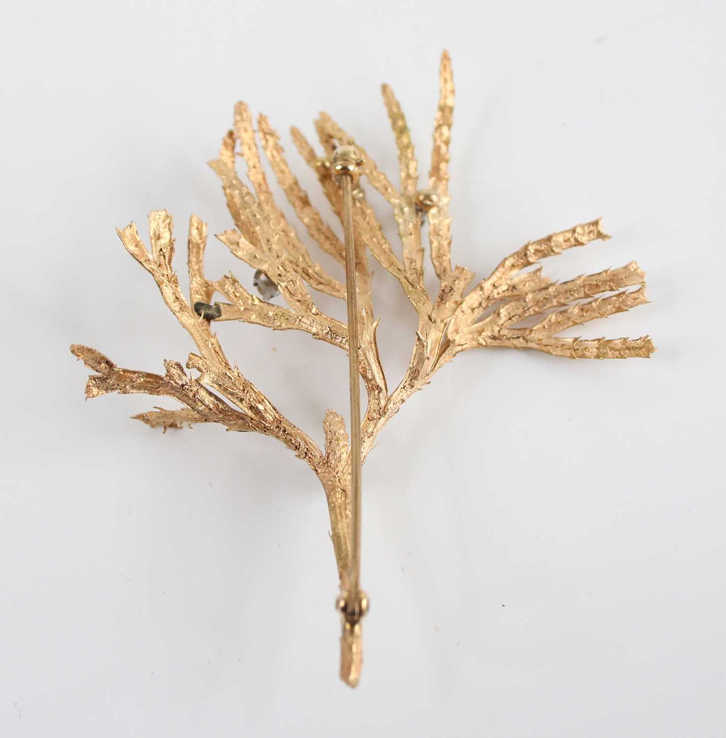 A yellow metal diamond set brooch, in the form of textured branches with three Old European cut - Image 2 of 4