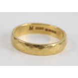 An 18ct gold and faceted quartz shaped wedding band, sponsor CG&S, London 1974, 4g, size M½