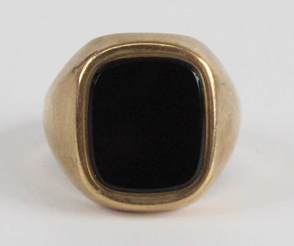 A modern gent's 9ct gold and black onyx set signet ring, 9.1g, sponsor P&G, size R - Image 2 of 7