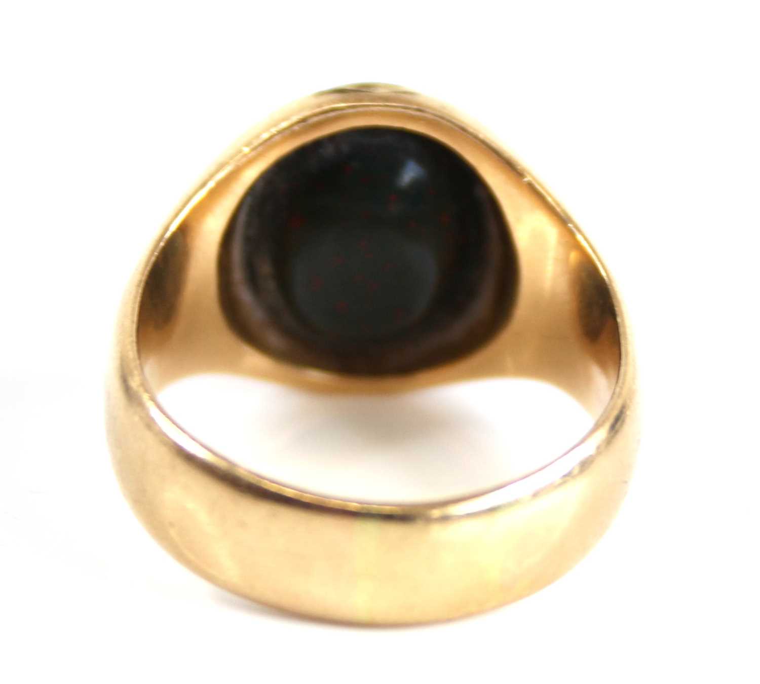 An 18ct gold and bloodstone set gent's signet ring, the bloodstone with relief carved armorial, - Image 4 of 8