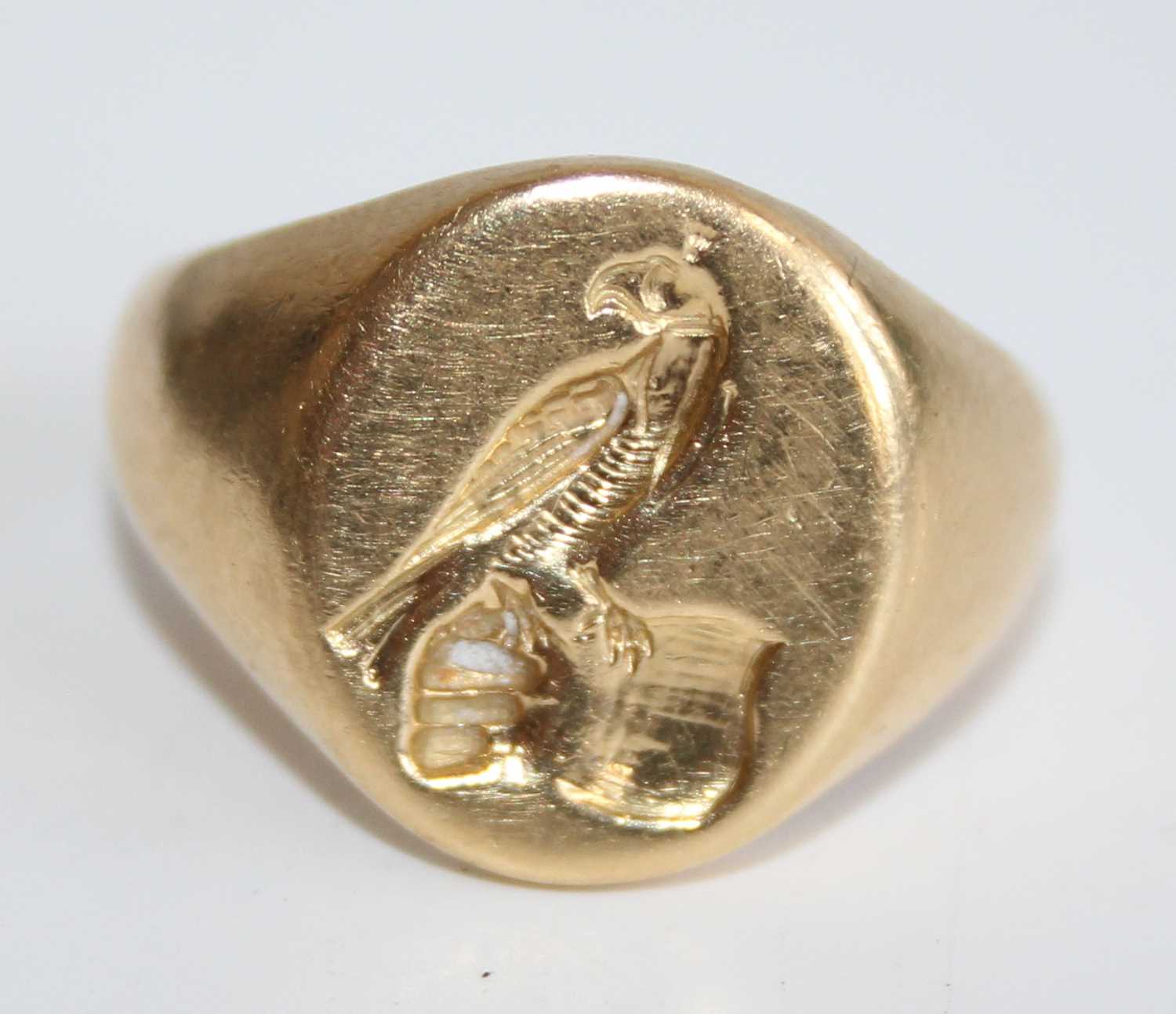 A gent's 18ct gold signet ring, the head carved in relief with a bird upon a branch, 13.3g, London