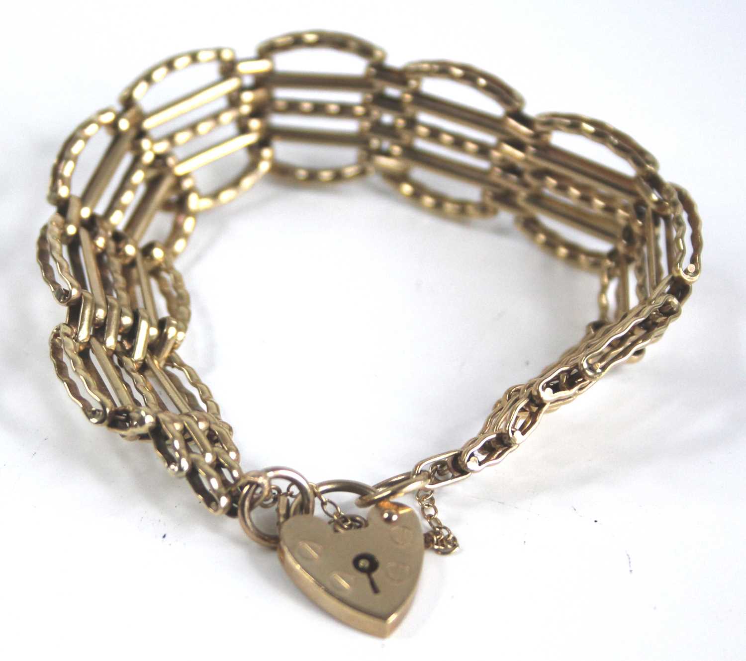 A 9ct gold gatelink bracelet, having heart shaped padlock clasp and safety chain, 20.7g, length 18. - Image 2 of 3