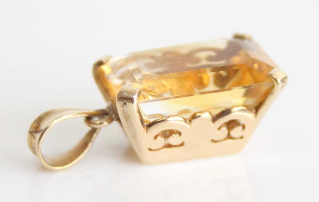 A yellow metal citrine pendant, featuring a rectangular cut citrine in a four-claw setting, - Image 3 of 4