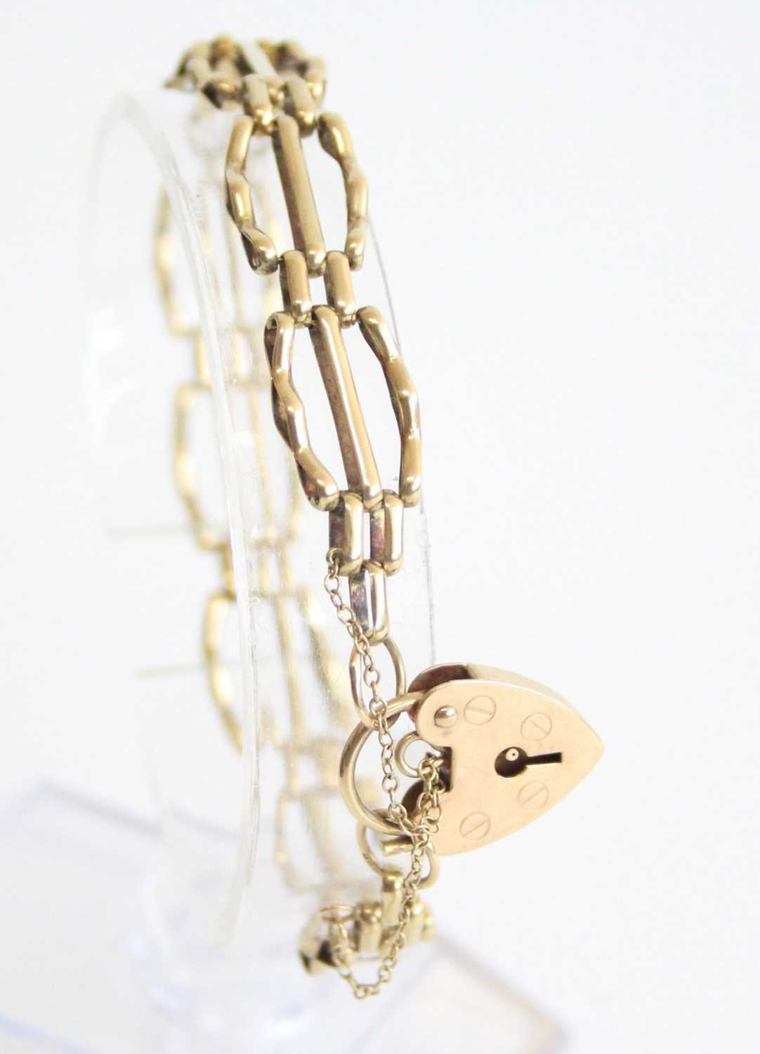A 9ct gold gatelink bracelet, having heart shaped padlock clasp and safety chain, 9.2g, 16cm