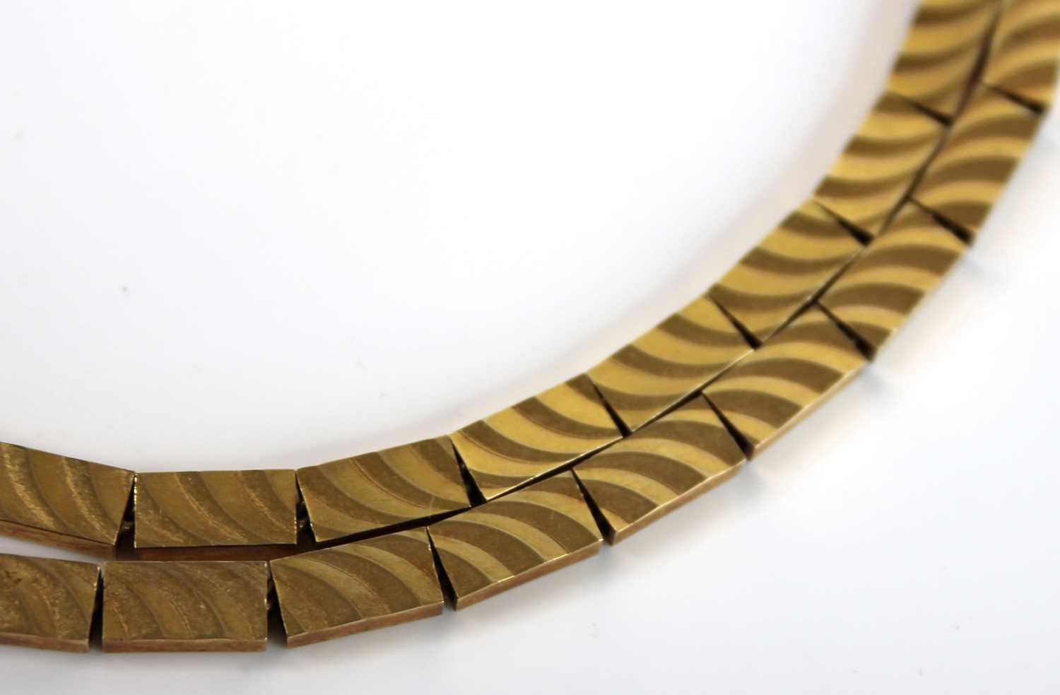 A modern 9ct gold brick-link necklace, each link with finely textured decoration, 23.3g, length 46. - Image 3 of 3