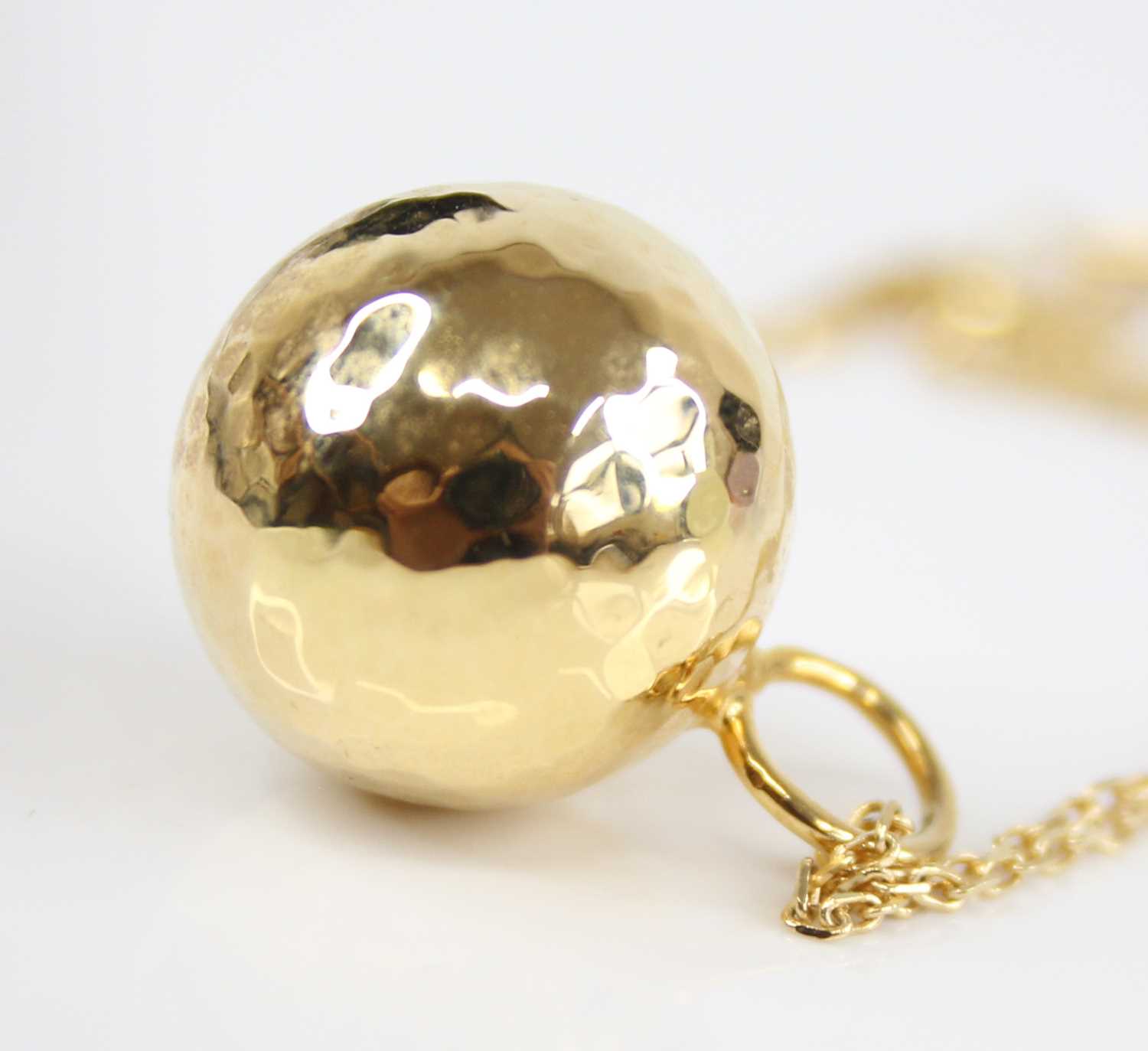 A modern 14ct gold ball pendant, dia.15mm, on finelink gold neck chain, 4.1g - Image 3 of 3