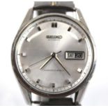 A gent's Seiko automatic steel cased wristwatch, having a signed silvered dial with baton markers,