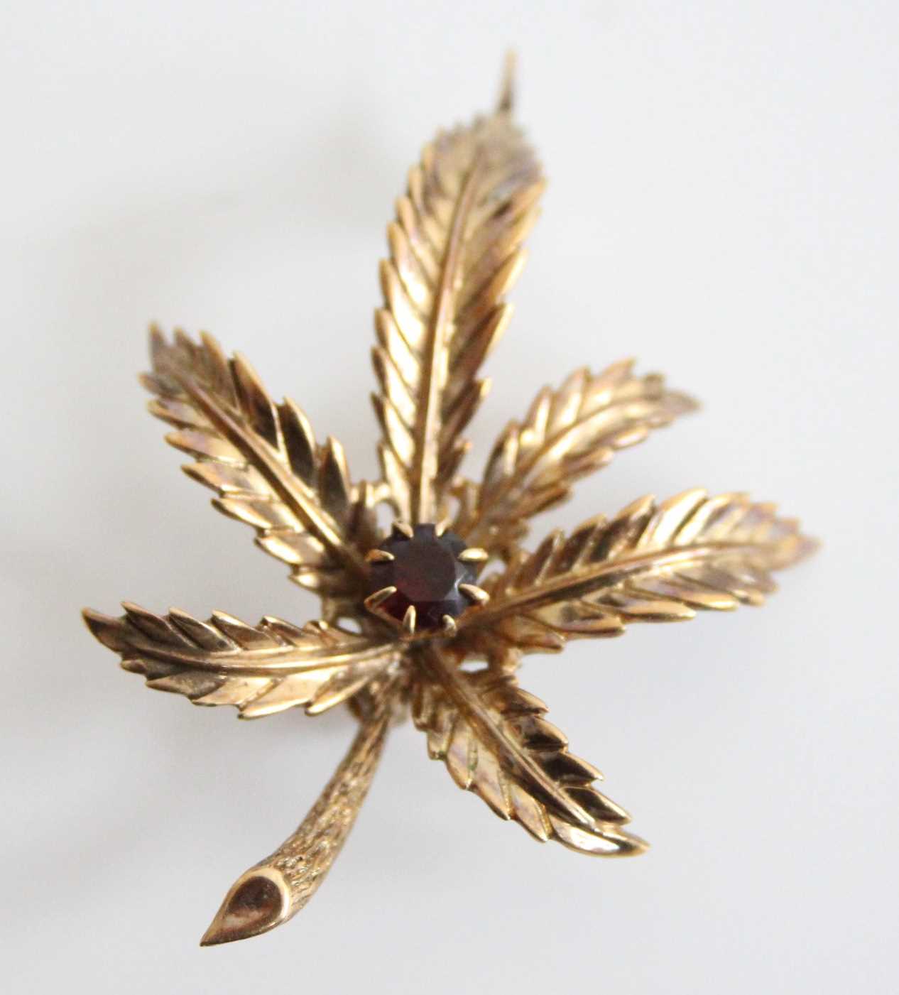 A modern 9ct gold and garnet set fern leaf brooch, the round cut garnet weighing approx 0.3 - Image 4 of 5