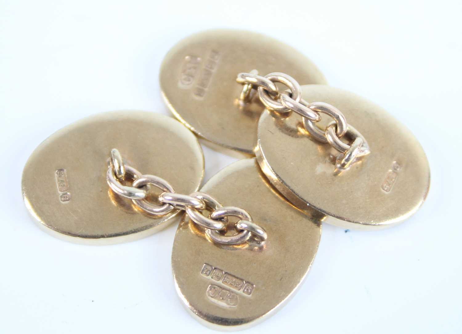 A pair of 9ct yellow gold oval link double-ended cufflinks, one link engraved with a square - Image 2 of 2