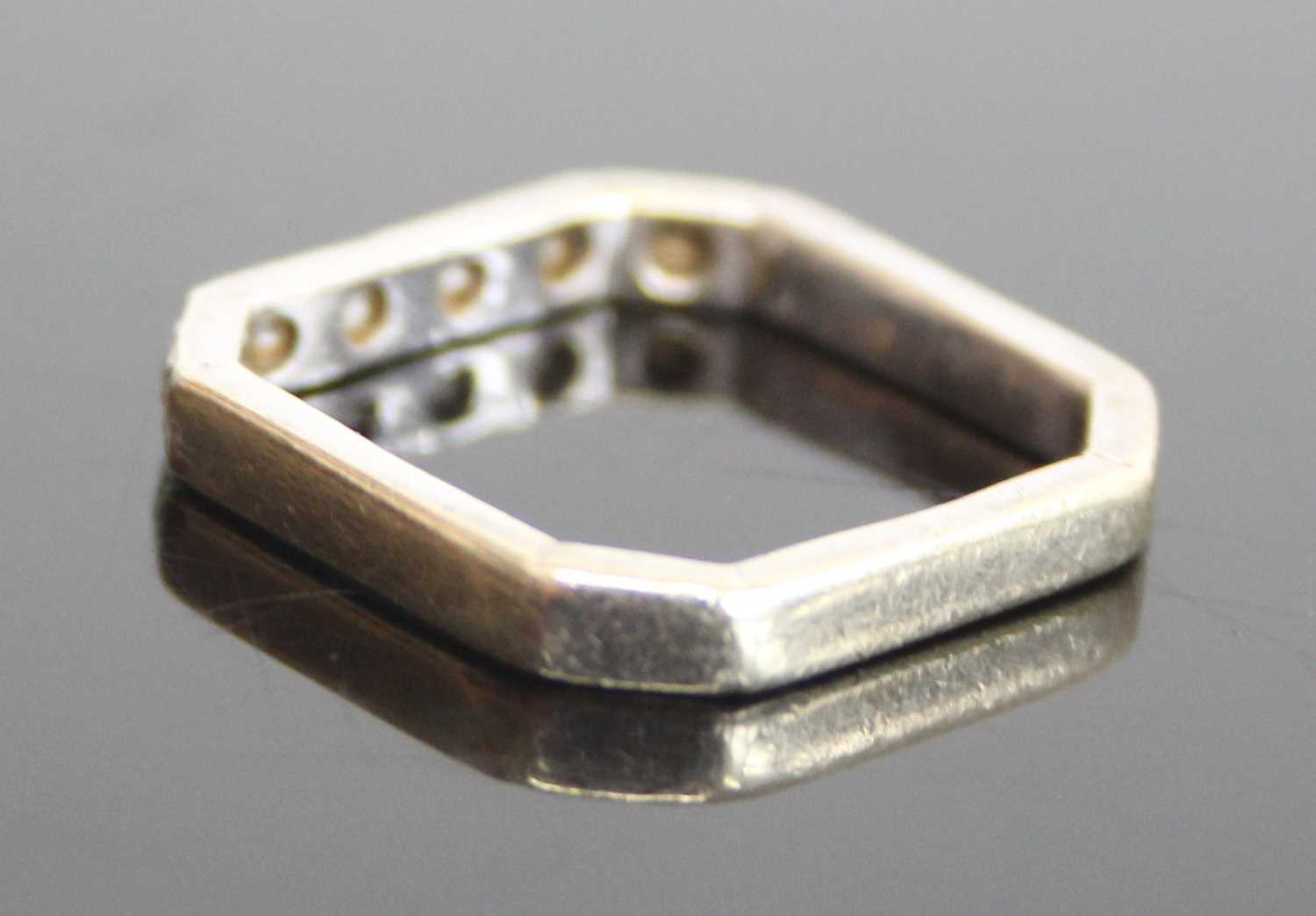 A white metal diamond octagonal shaped half eternity ring featuring 6 round brilliant cut diamonds - Image 5 of 6