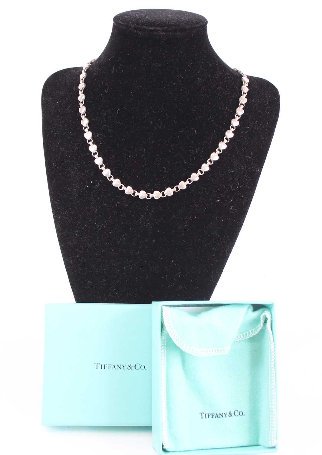A Tiffany silver heart link necklace, 28.5g, length 40cm, with pouch and card box