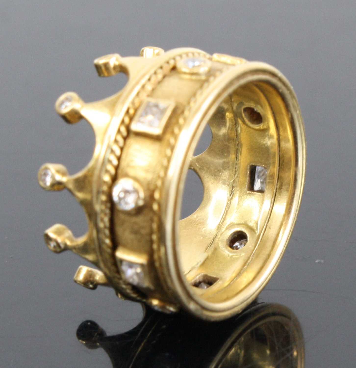 A contemporary Arts & Crafts yellow metal and diamond set ring fashioned as a crown, the 7mm band - Image 4 of 4