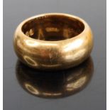 A late Victorian 18ct gold wedding band inscribed to the inside "May 15th 1894 - A.R.B. Feb 9th