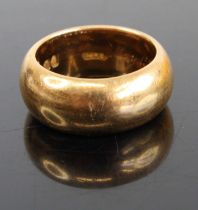 A late Victorian 18ct gold wedding band inscribed to the inside "May 15th 1894 - A.R.B. Feb 9th