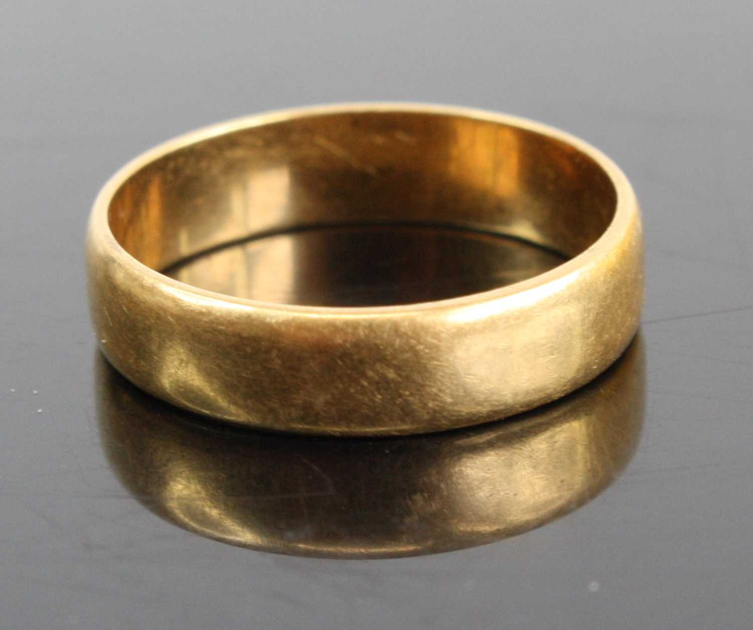 An 18ct gold wedding band, sponsor PP&P, London 1958, 3.2g, size M/N - Image 2 of 2