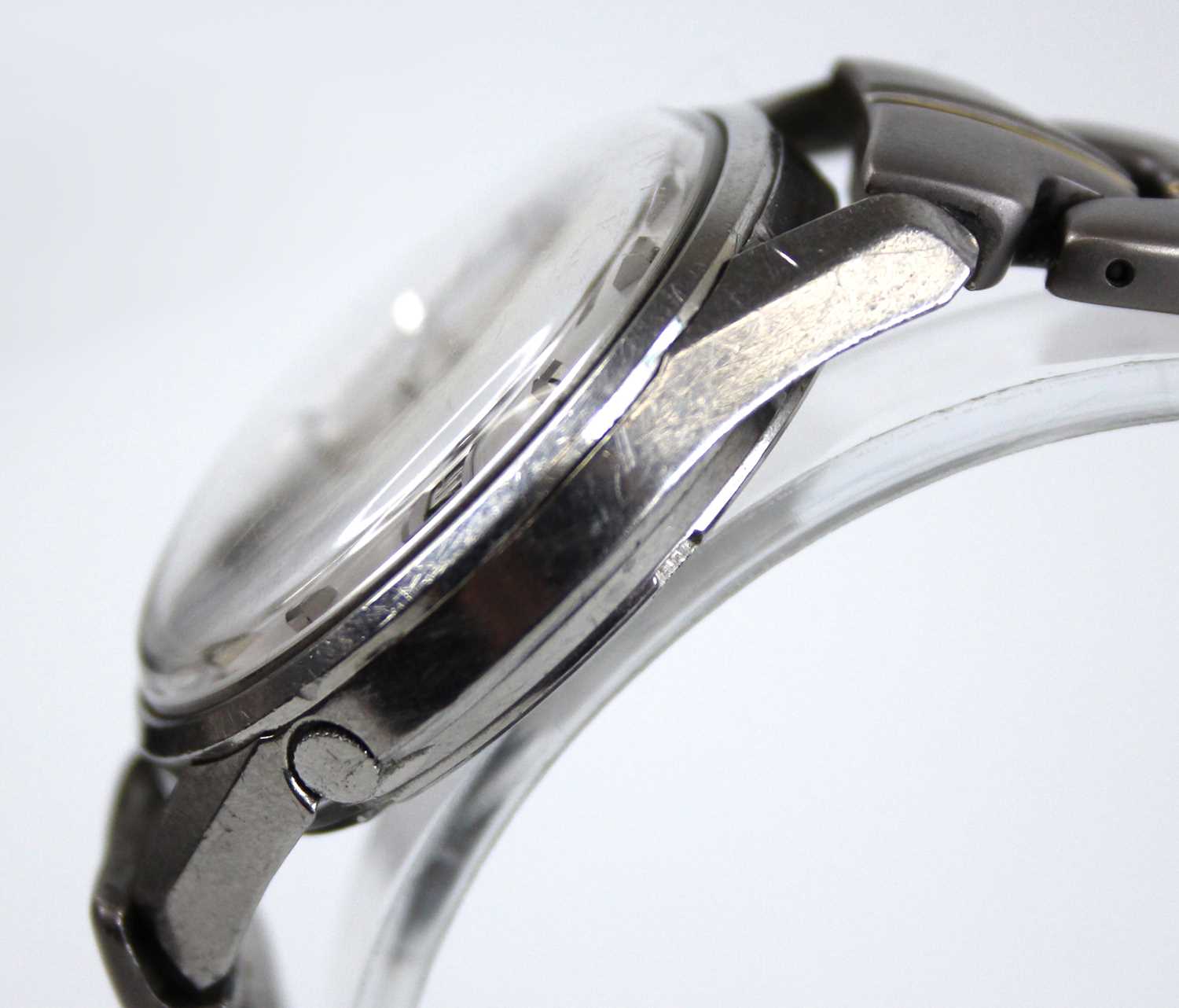 A gent's Seiko automatic steel cased wristwatch, having a signed silvered dial with baton markers, - Image 3 of 6