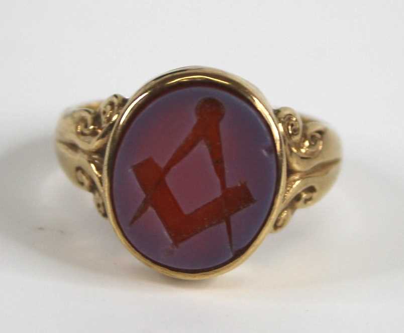 A Victorian style 9ct gold and agate set masonic signet ring, the agate setting measuring 15 x 12mm, - Image 2 of 7
