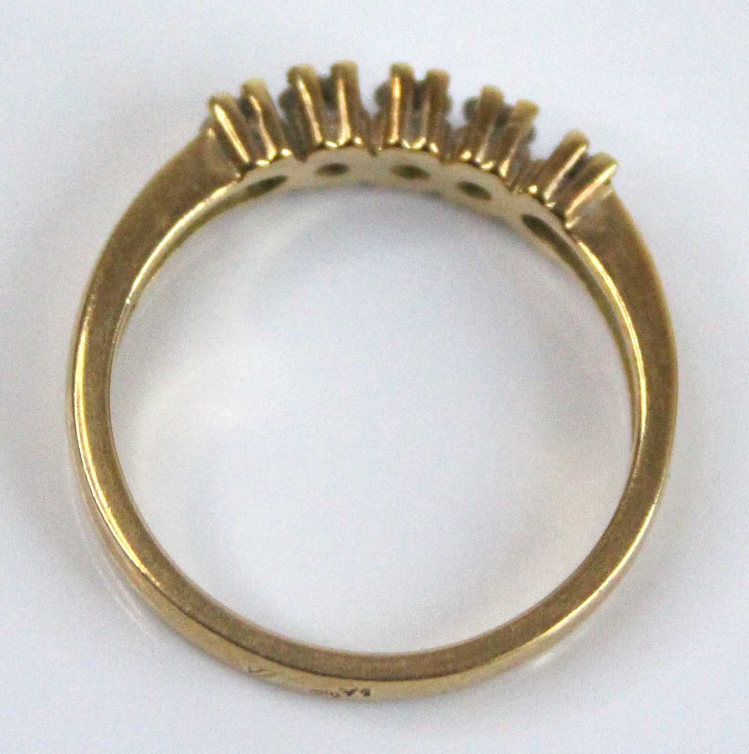 A yellow metal diamond half eternity ring, having five round brilliant cut diamonds in claw - Image 5 of 6