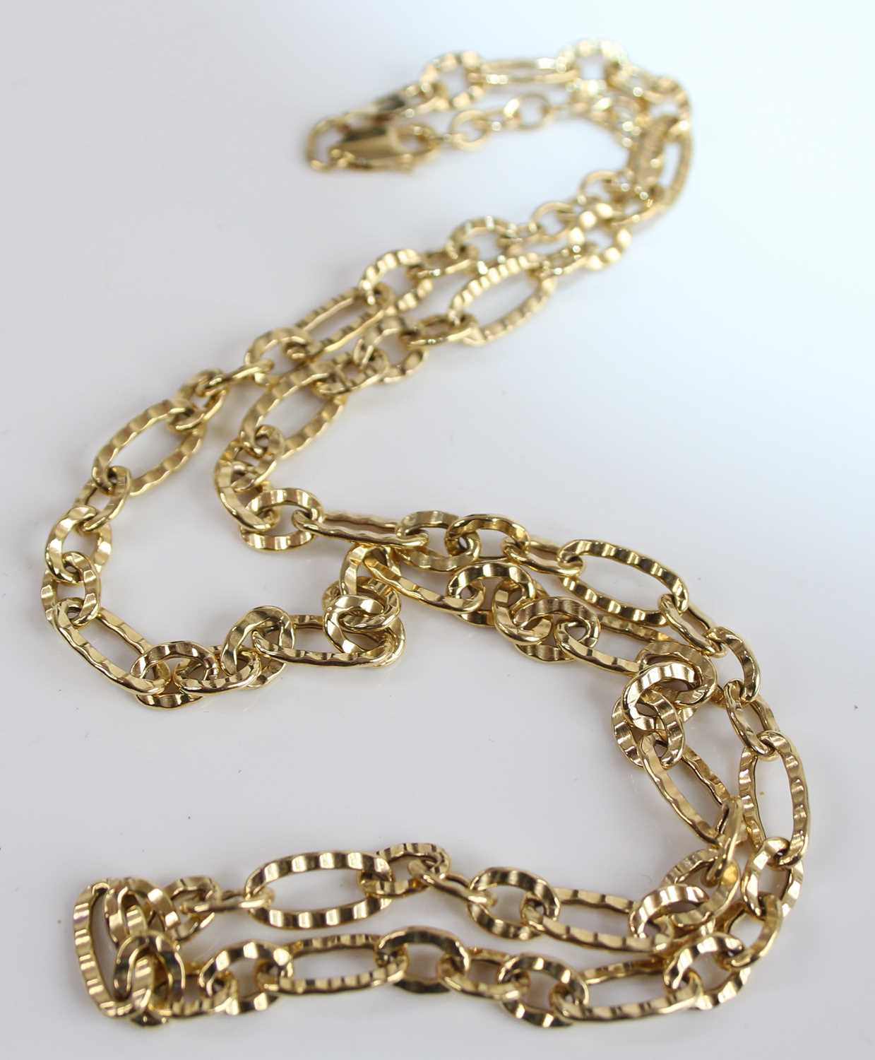 A modern 9ct gold textured oval link necklace, 7.8g, length 25cm - Image 3 of 3