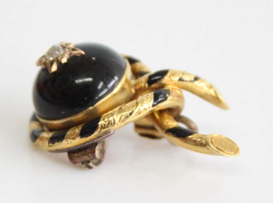A late Victorian yellow metal mourning brooch, having a round 12.5mm garnet cabochon and a 2.35mm - Image 3 of 4