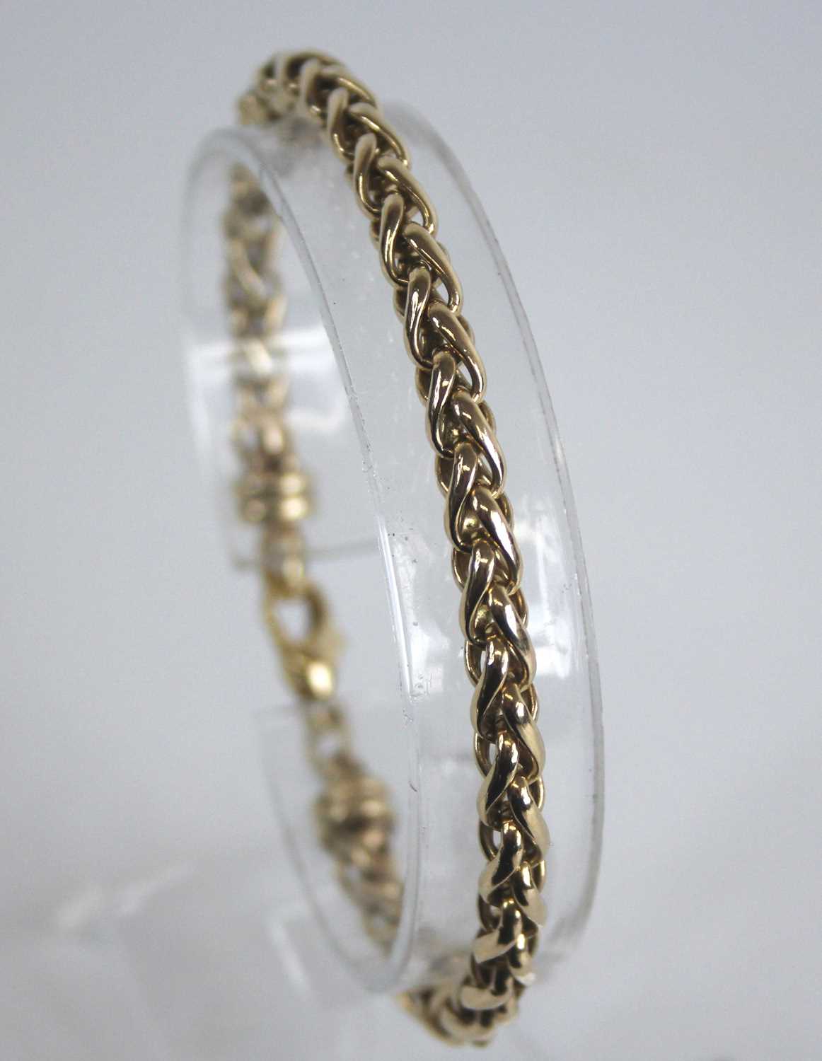 A modern 9ct gold spiga link bracelet, with lobster claw clasp, 17.5g, 19cm (matching to lot 2854)