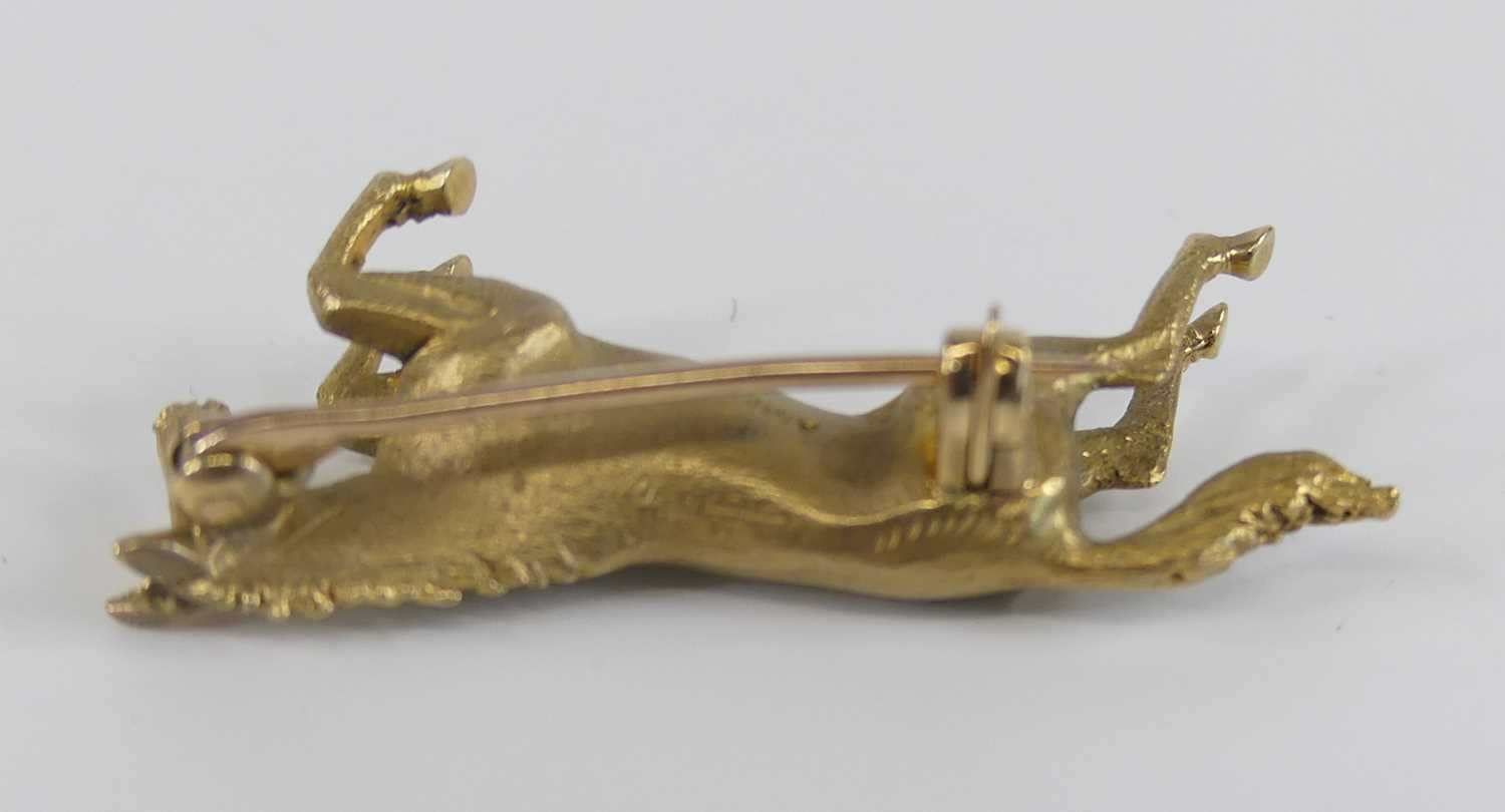A 9ct yellow gold prancing horse brooch, with roller catch fastening, brooch length 36mm, gross - Image 4 of 4
