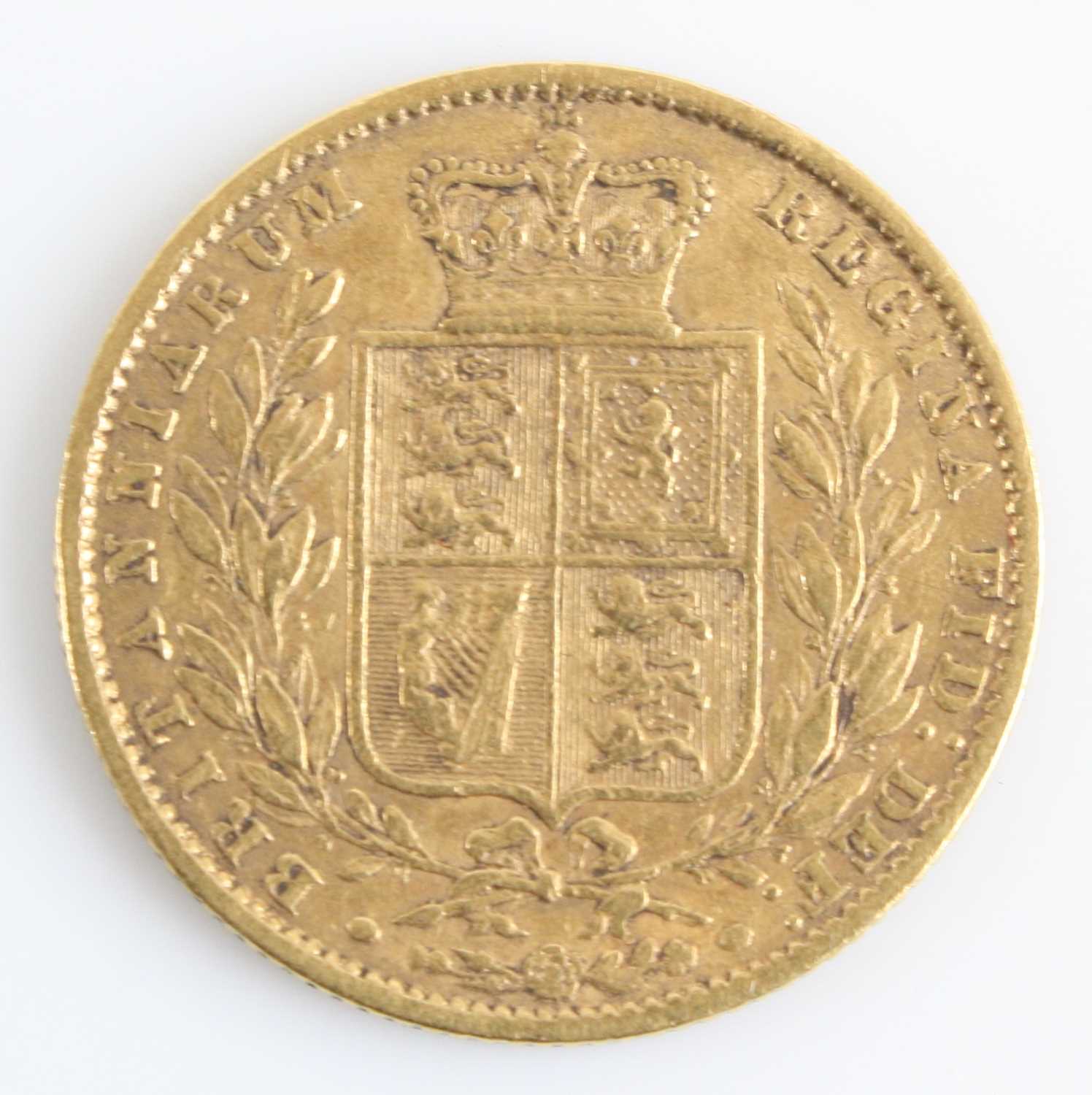 Great Britain, 1860 gold full sovereign, Victoria young bust above date, rev: crowned quartered - Image 2 of 2