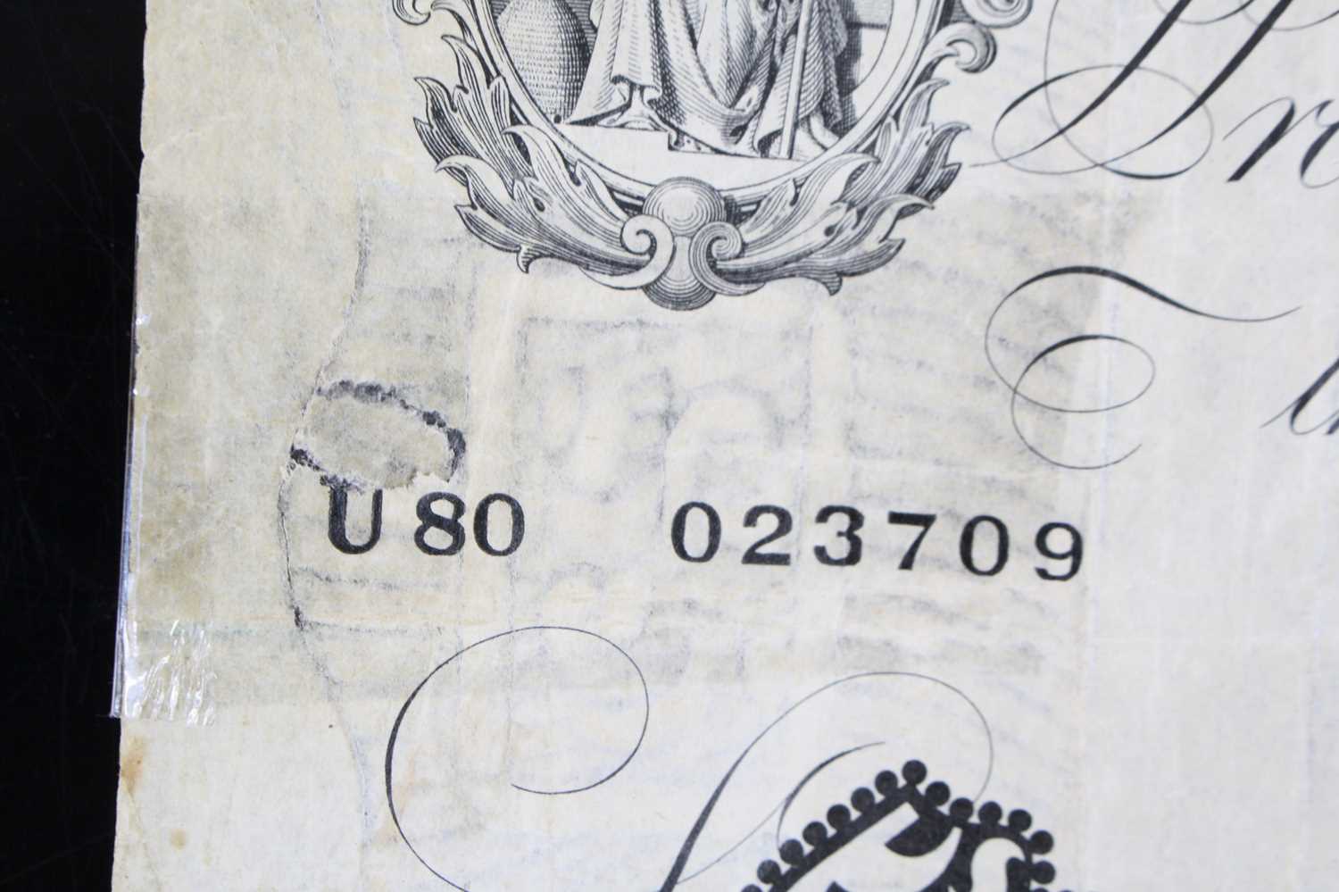 Great Britain, Bank of England five pound note "The White Fiver" no. 19526, serial no. U80 023709, - Bild 2 aus 4