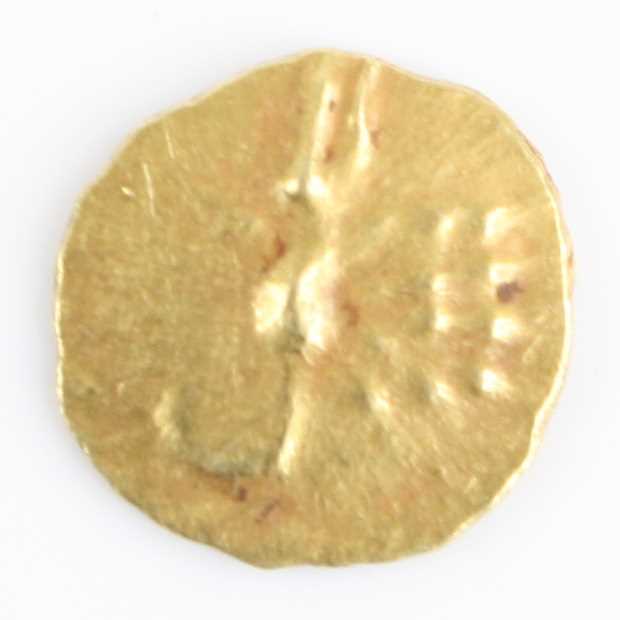 Kingdom of Cochin, (Indian Hindu Dynasties), gold fanam, obv: sun and moon above dots, rev: conch - Image 3 of 3