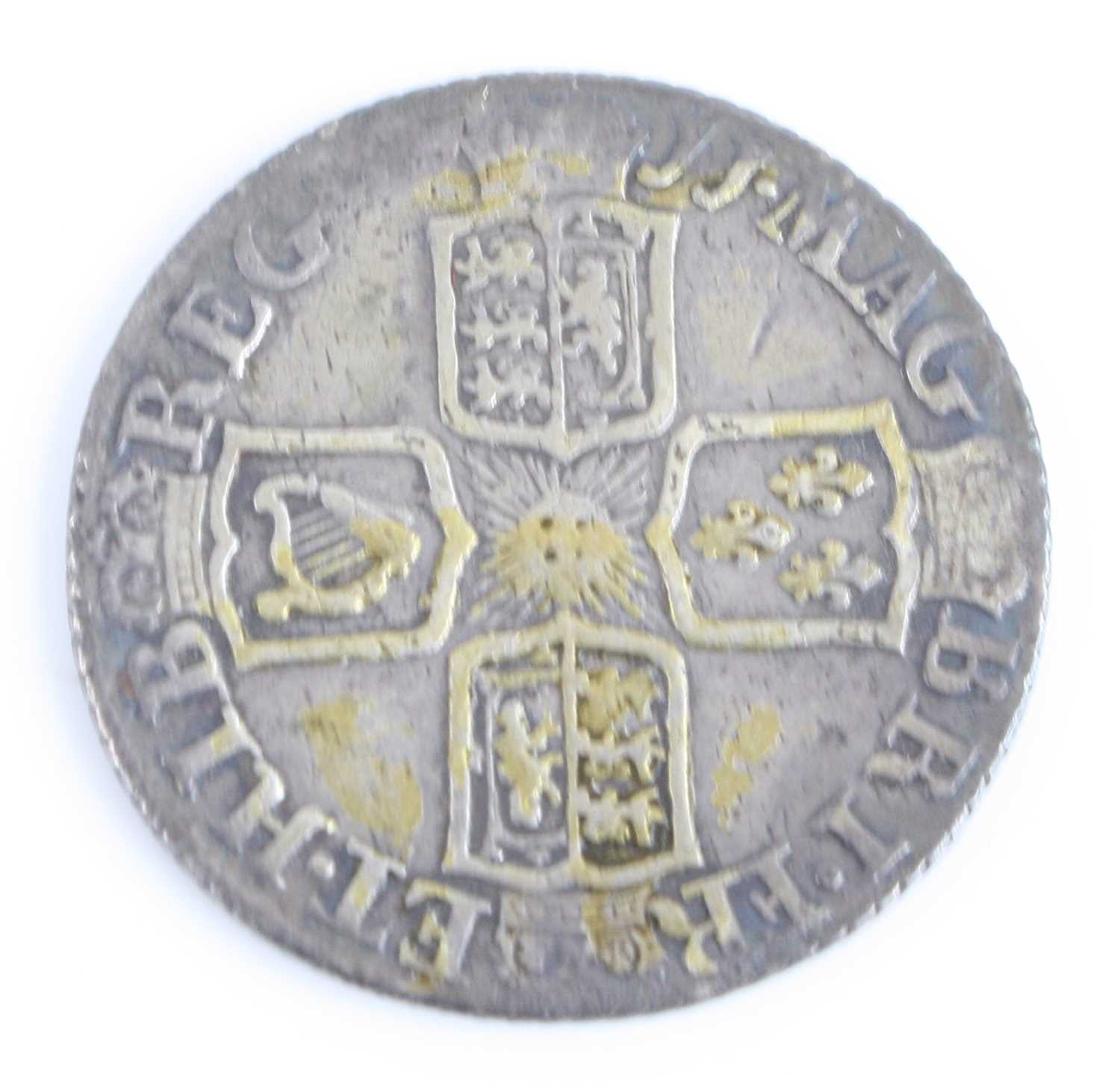Great Britain, 1711 shilling, Queen Anne draped bust, rev: crowned cruciform shields (counter - Image 5 of 5
