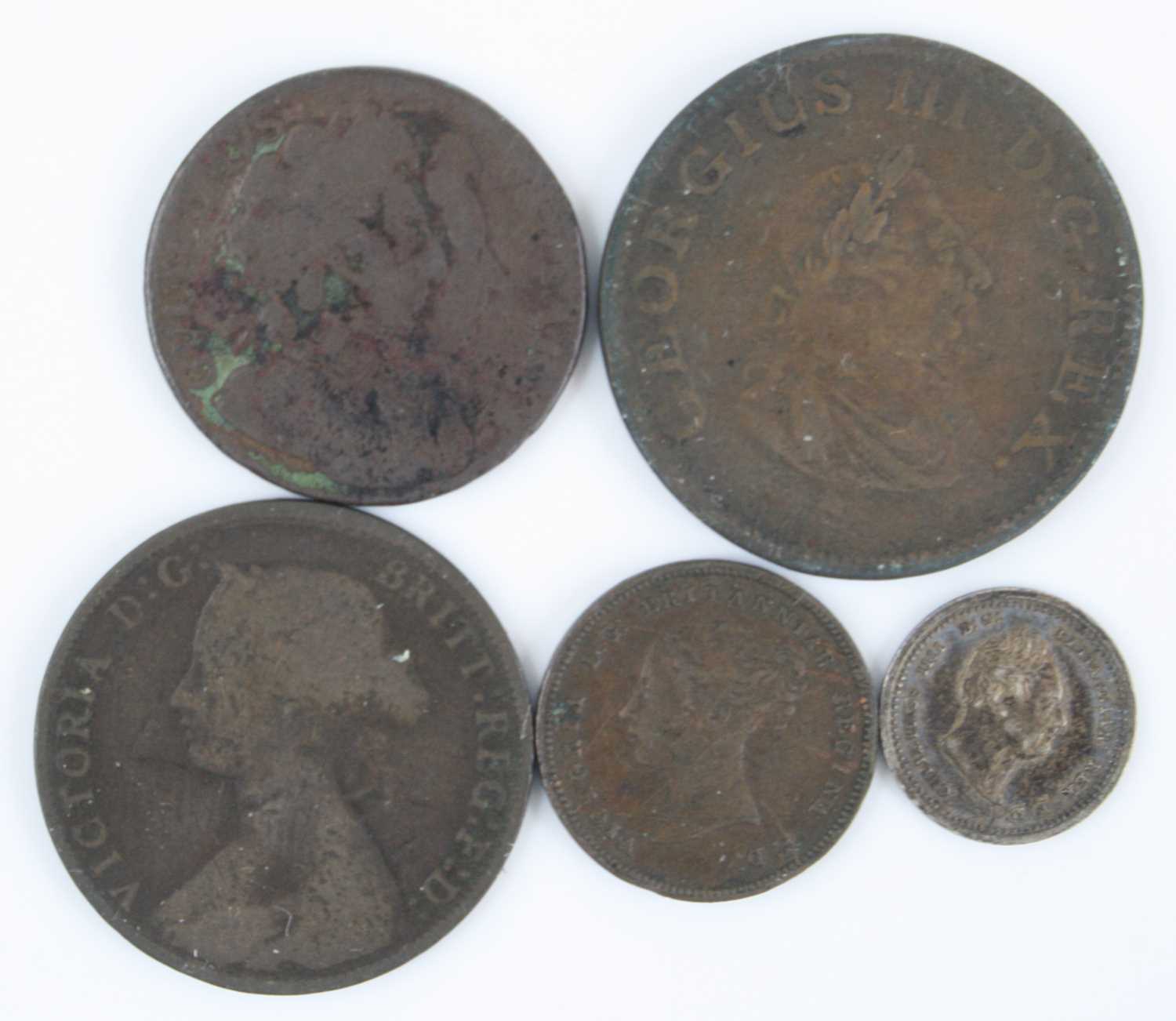 Great Britain, a collection of miscellaneous coins to include 1897 and 1920 half crowns, 1806 half - Bild 3 aus 3