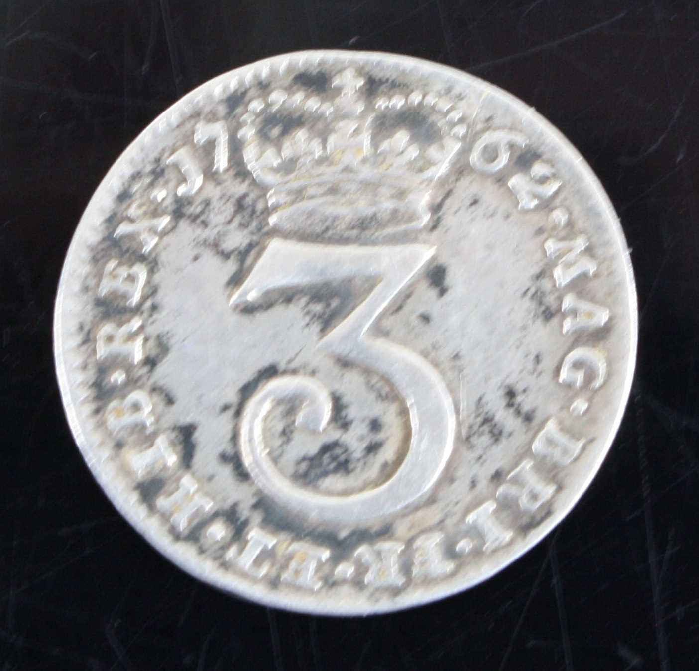 Great Britain, 1762 Maundy threepence, obv: George III young laureate and draped bust, rev: crown - Bild 2 aus 4