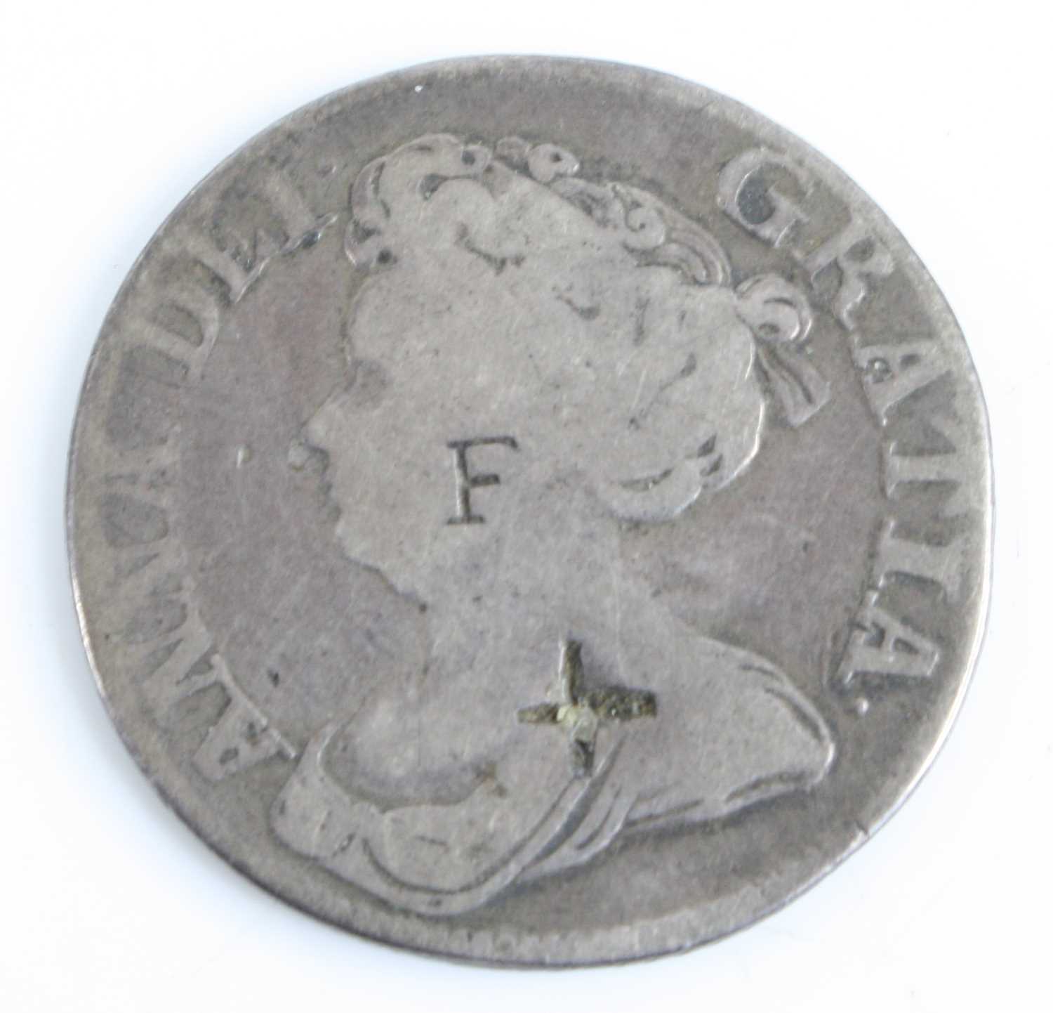 Great Britain, 1711 shilling, Queen Anne draped bust, rev: crowned cruciform shields (counter - Image 2 of 5